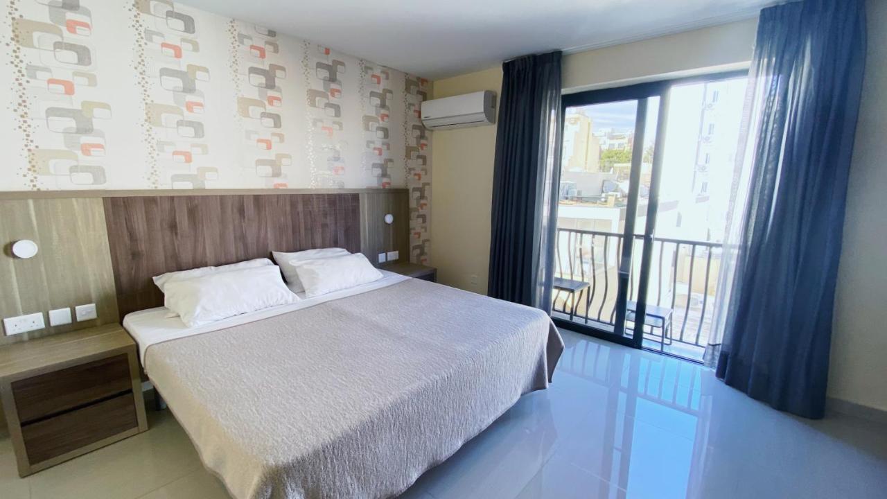 Appartement Cast